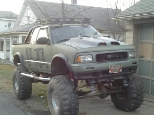 1997 gmc sonoma 4x4, huge mud truck, project, 355 motor, 5 speed, lots invested