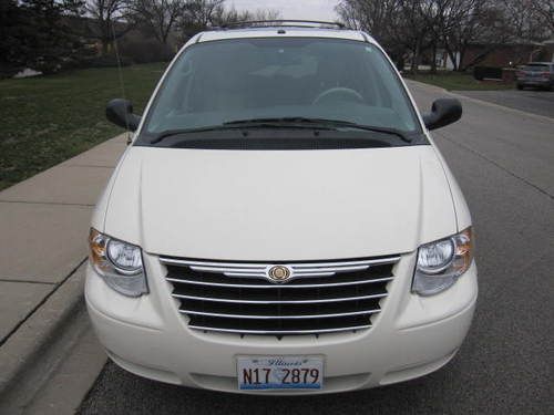 2007 chrysler town country touring signiture series