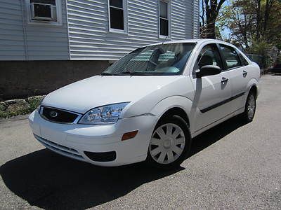 2005 ford focuse zx4**low reserve**low miles**warranty**gas saver