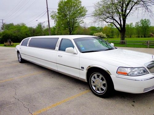 Lincoln town car - only 103k limousine 120'' white 2007 very clean - very nice