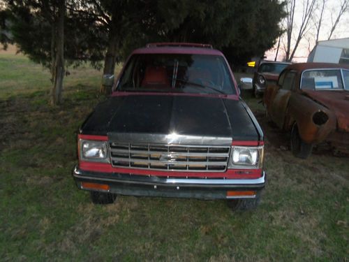 1988 chevrolet s10 2 door blazer 4x4  great toy or project with extras parts