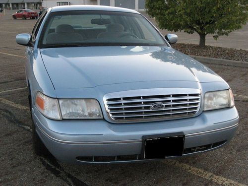 1999 crown victoria lx -- xtra clean -- low miles -- well maintained -- must see