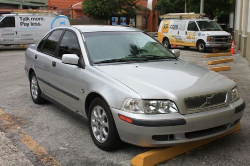 2001 volvo s40 1.9t low miles only one owner , clean title cold a/c