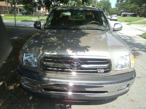 2001 gold toyota tundra 1 previous owner low miles clean excellent condition