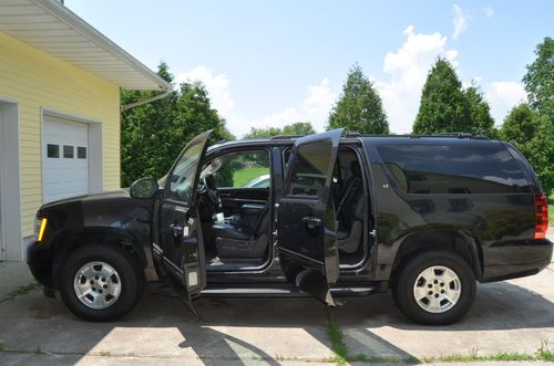 2012 chevy suburban lt 1500 4wd in great condition