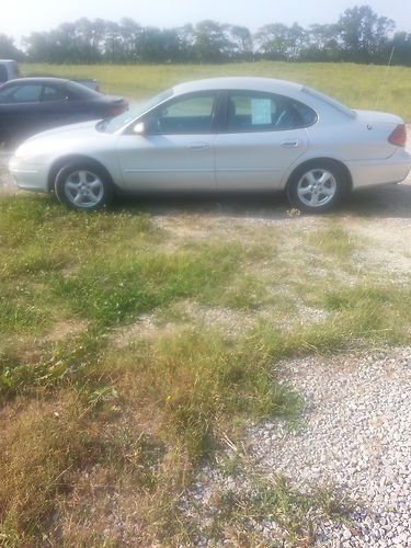 2002 ford taurus silver, great running car, clean great deal!!!