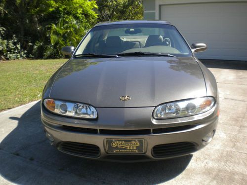 Super clean 8 cyl. 2001 oldsmobile aurora 4.0 l smoke free, leather, low miles