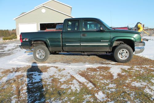 2003 chevy 2500 hd extended cad 4 wheel drive