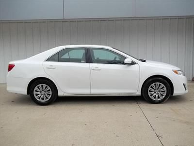 2012 toyota camry le / nice/ warranty/ clean/ good mpg