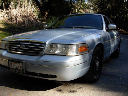 2003 ford crown vic p71