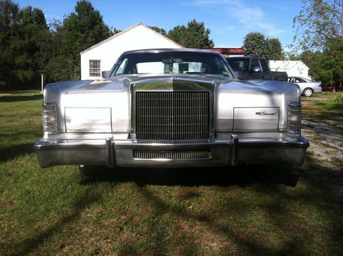 79' lincoln continental - rare light silver collectors series - excellent cond!