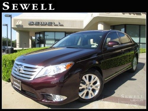 2011 avalon leather sunroof bluetooth 1-owner low miles!