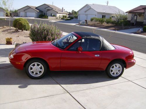 1990 mazda miata  barn find with only 27 miles on it!!