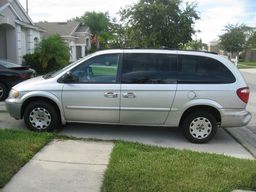 2002 chrysler town and country minivan