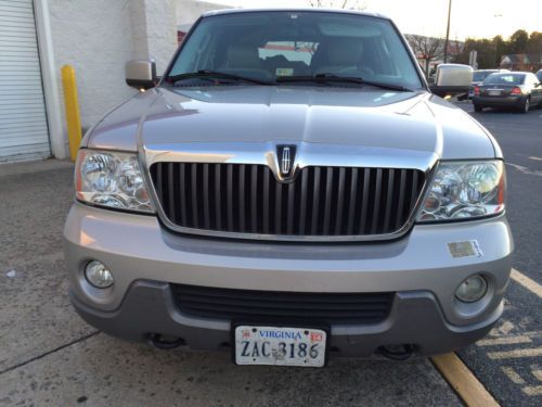 2004 lincoln navigator 4x4 suv, extra clean!
