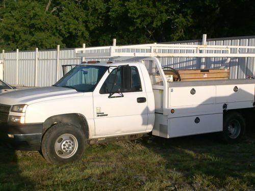 2006 chevy duramax flatbed.