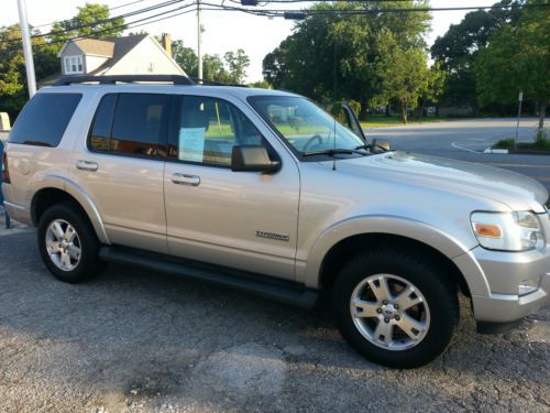 Ford explorer xlt 4x4 2007 silver / third row seating / leather interior