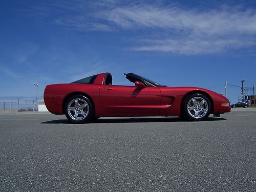 1997 chevrolet corvette coupe - showroom condition - this is a collectors car