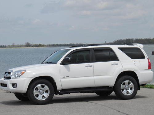 * 2007 toyota 4runner sr5 suv-auro-4wd (well taken care of ) pearl white-nice!*