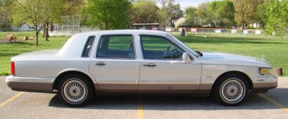 1995 lincoln town car signature sedan 4-door 4.6l silver gray, one owner