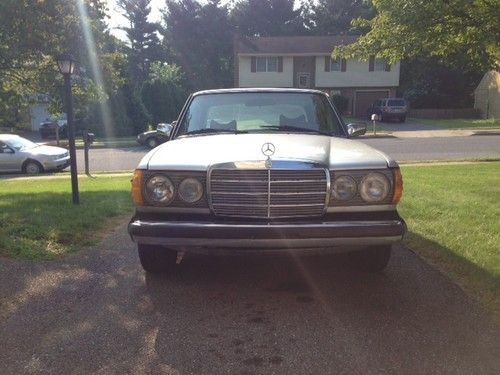Mercedes 300d no reserve - many spare part included!