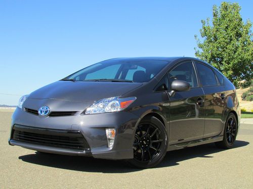 2012 toyota prius, sport package, navigation system, bluetooth, backup camera!!!