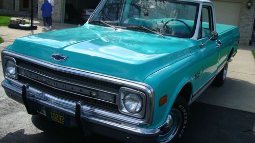 Beautiful clean 1969 chevy truck c-10 numbers matching 396  a/c posi