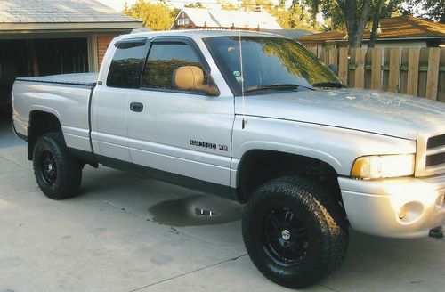 2001 dodge 1500 short box quad cab 4x4 sport with new rims and tires