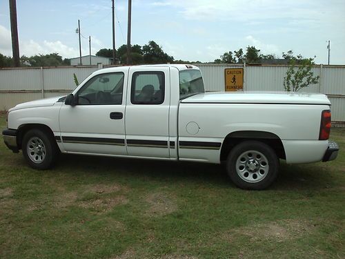 Chevrolet : silverado 1500 ls 4 door white super clean low miles well maintained
