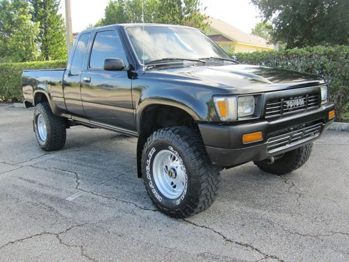 1989 toyota pickup xtra cab. 4wd 5 speed .22re 4 cylinders