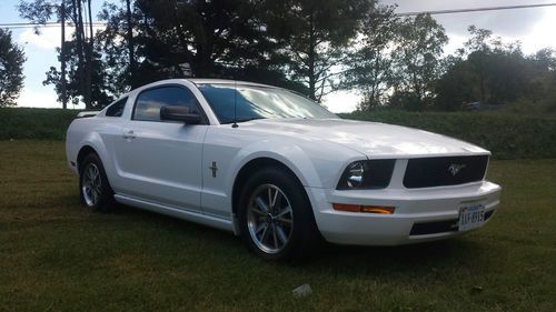 2005 ford mustang base coupe 2-door 4.0l