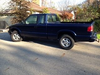 2002 sonoma pick up blue in color. 123k miles, gray int, automatic 4x4.