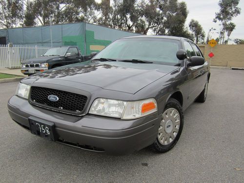 2005 ford crown victoria -p71- in great running conditions &amp; shape