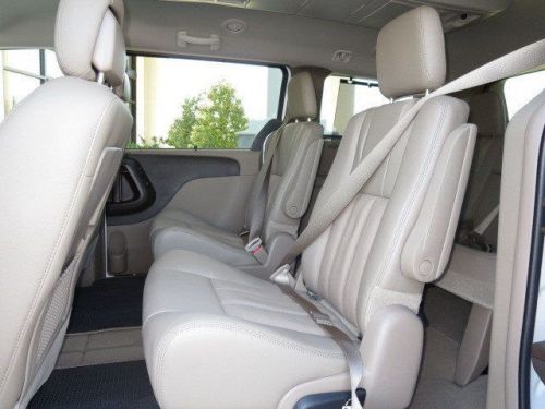 2014 chrysler town & country touring l