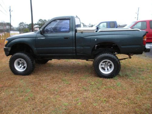 1997 toyota tacoma shortbed 4x4 w / 4 cylinder engine and 5 speed trans