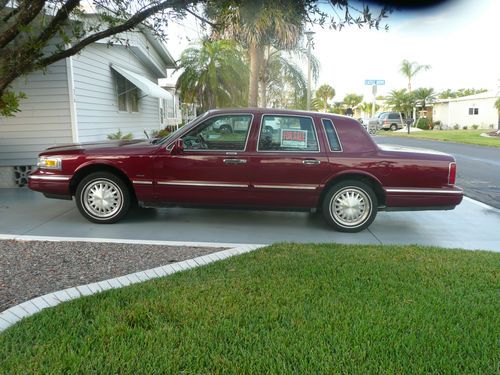 Town car, 1997, cartier edition, maroon, 130,000 mi., has tow package