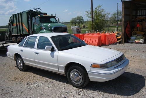 1996 ford crown victoria   (police package)