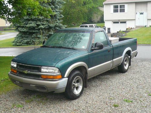 1998 chevy s-10 pickup..97000 miles....no reserve