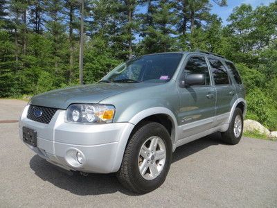 Green silver 4x4 low miles 32 mpg dealer trade smoke free awd hybred