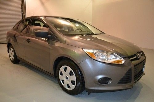 Low miles!! s!! focus manual cloth seats cruise keyless entry l@@k