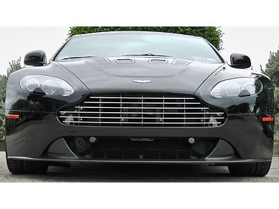 Aston-martin vantage v12 carbon black series