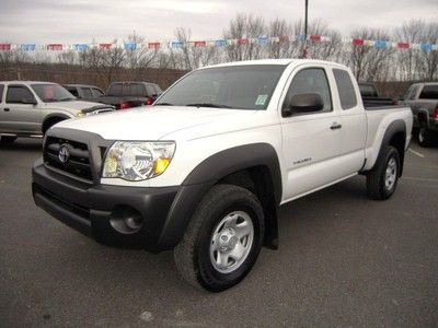 2008 tacoma, 5 speed manual, 2.7l, 4wd, 4dr ext cab, 48k miles