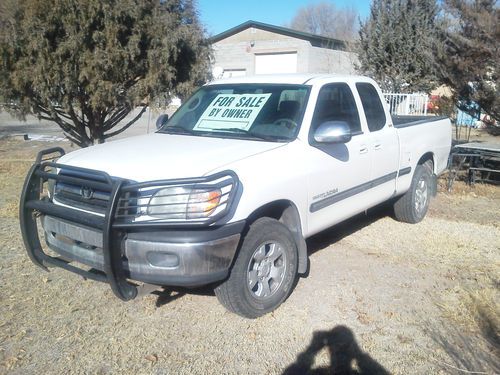 2002 tundra 2 wd white ext. cab, aft.mkt stereo  lots of power and runs great