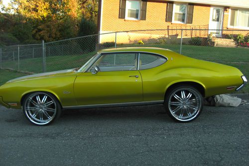 1971 olds cutlass with custom paint/interior/sound/wheels great condition