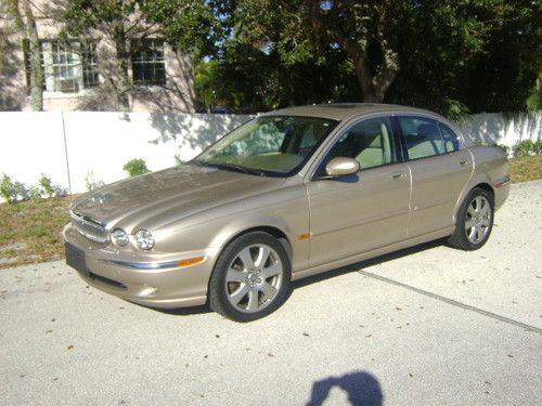 2004 jaguar x-type sedan 4-door 3.0l only 85660 miles, clean car