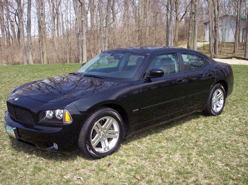 2006 dodge charger, r/t, only 34,000 actual miles,  hemi v8, leather, sunroof