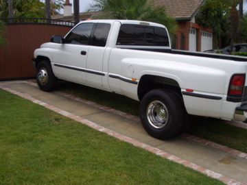 Dodge 3500 extended cab v-10 super clean with low miles