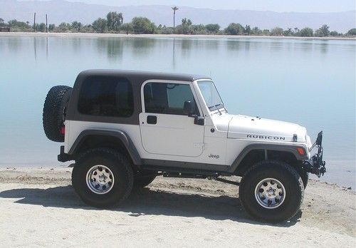 ** estate sale ** '05 jeep rubicon 28k miles ** must see **