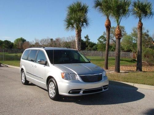 2011 chrysler town &amp; country touring l