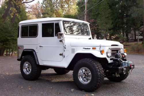1975 toyota landcruiser fj40 - totally restored and customized! - imaculate!